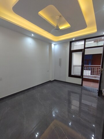 Room in 3 BHK Builder Floor at Palm Residency Chhatarpur, Chattarpur – for Sale