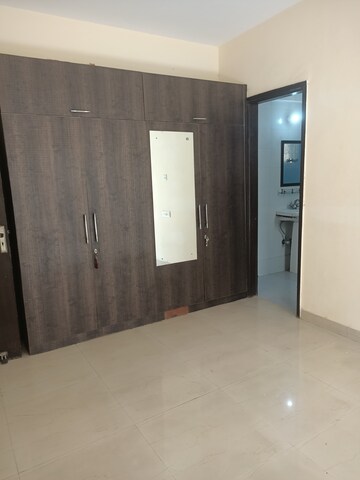 Room in 3.5 BHK Apartment at Jal Vihar Welfare Society, Sector 77 – for Sale