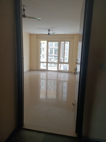 Room in 3.5 BHK Apartment at Jal Vihar Welfare Society, Sector 77 – for Sale