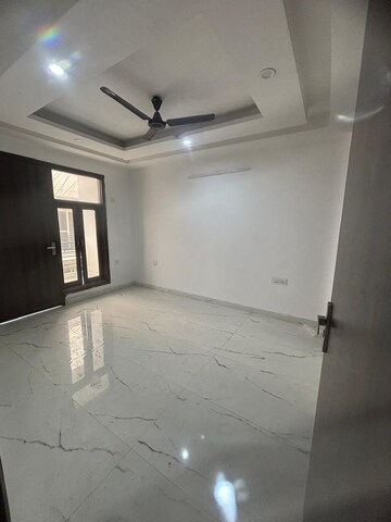 Bathroom in 3 BHK Builder Floor at Palm Residency Chhatarpur, Chattarpur – for Sale