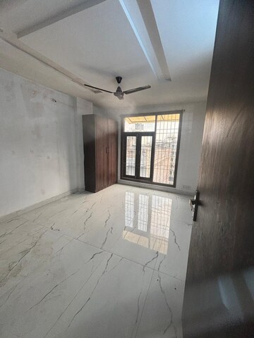 Room in 3 BHK Builder Floor at Palm Residency Chhatarpur, Chattarpur – for Sale