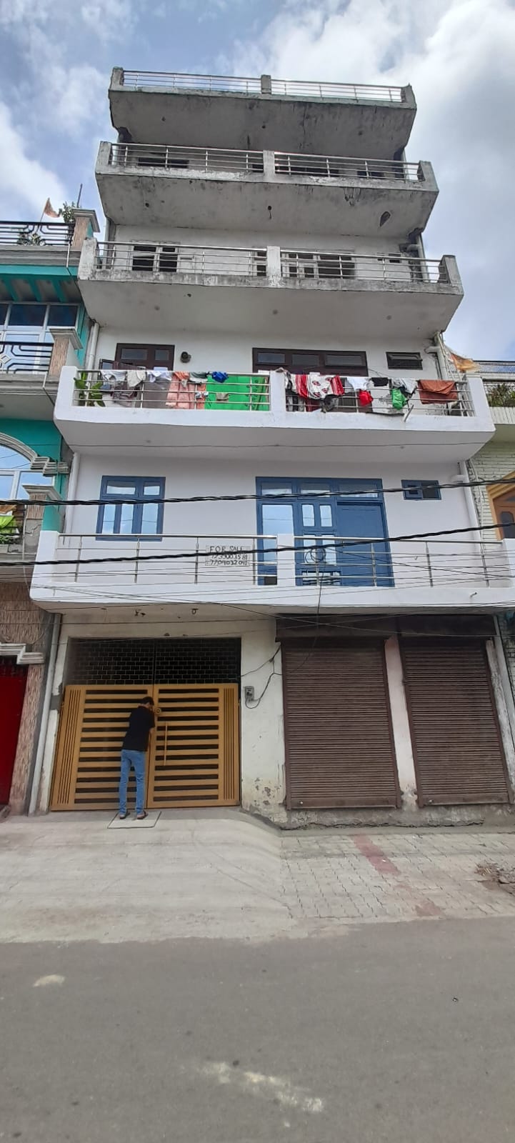 Resale 3 Bedroom 1400 Sq.Ft. Apartment in Rajajipuram Lucknow 7563324