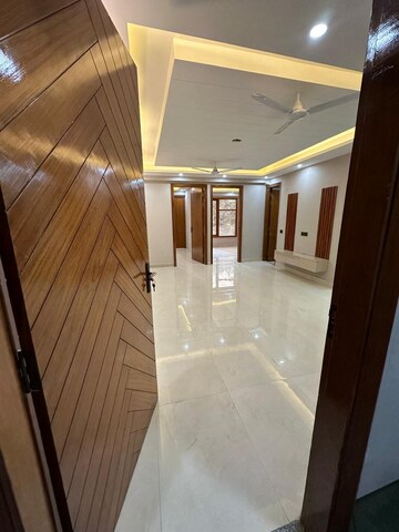 2 BHK Builder Floor For Sale in Chattarpur
