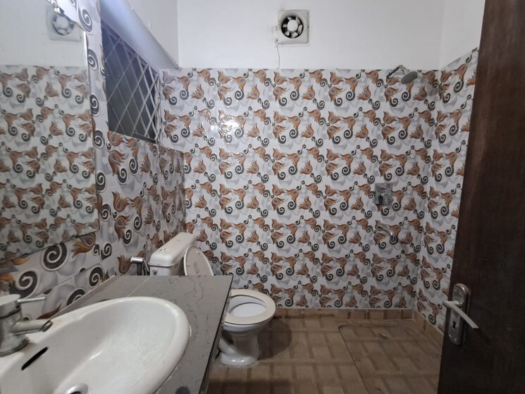 Bathroom, kalkaji 4 Bedroom 1700 Sq.Ft. Apartment In Kalkaji Delhi 7563941