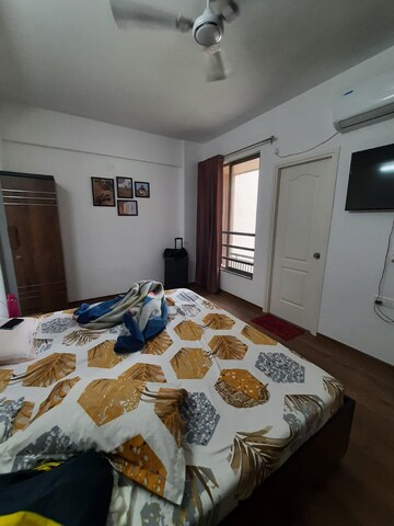 Room in 3 BHK Apartment at Makarba – for Sale
