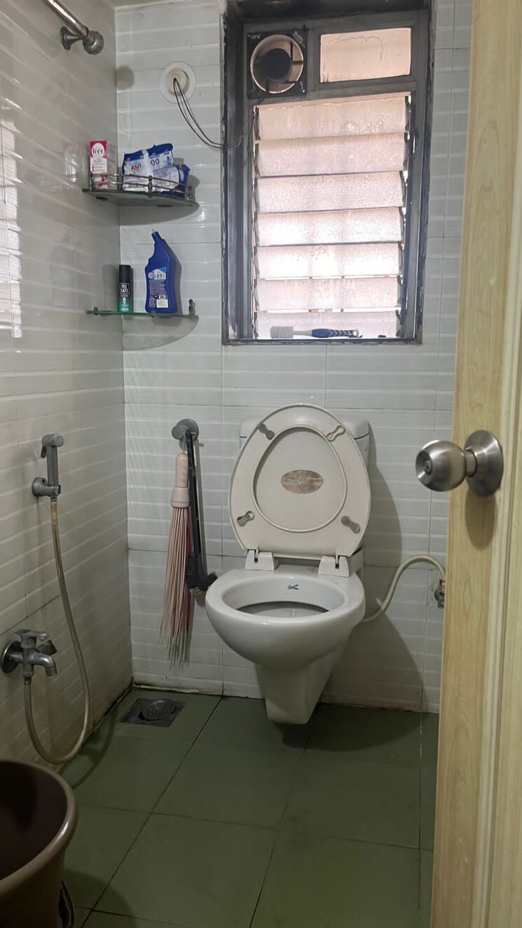 Bathroom, haware-estate 2 Bedroom 926 Sq.Ft. Apartment In Kasarvadavali Thane 7564234