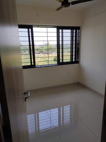 Room in 2 BHK Apartment at Dosti Greenscape, Hadapsar – for Sale