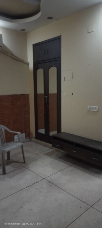 Room in 3.5 BHK Builder Floor at Palam Vihar Residents Association, Palam Vihar – for Sale