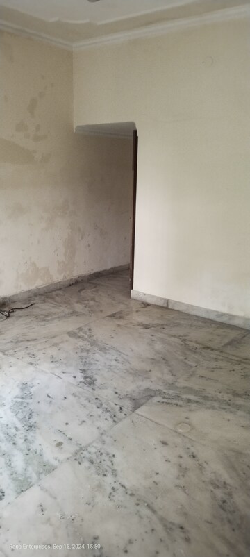Room in 3.5 BHK Builder Floor at Palam Vihar Residents Association, Palam Vihar – for Sale
