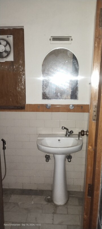 Bathroom in 3.5 BHK Builder Floor at Palam Vihar Residents Association, Palam Vihar – for Sale