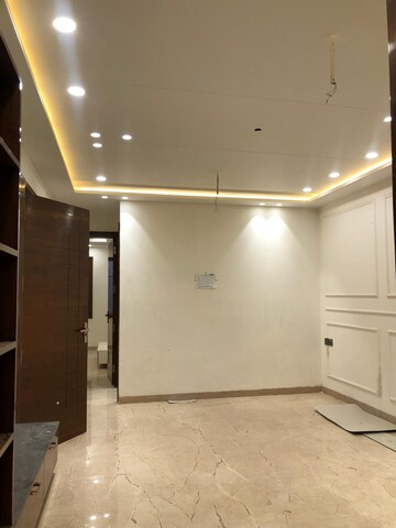 Room in 3 BHK Builder Floor at Pitampura – for Sale