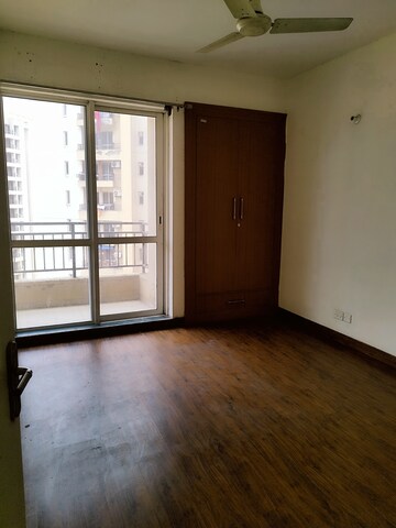 Room in 3 BHK Apartment at Jaypee Greens Kosmos, Sector 134 – for Sale