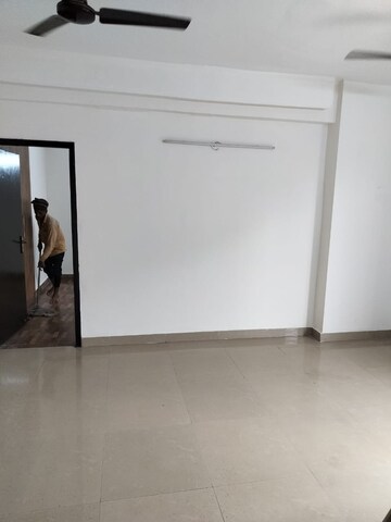 Room in 3 BHK Apartment at Gardenia Golf City, Sector 75 – for Sale