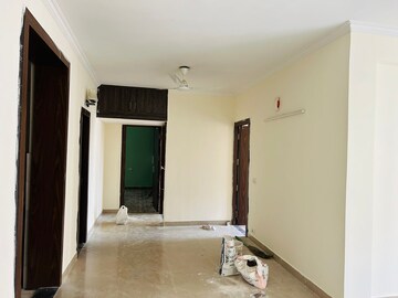 Room in 3 BHK Apartment at Ghazipur – for Sale