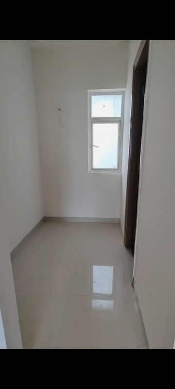 Room in 3.5 BHK Apartment at Pareena Coban Residences, Sector 99a – for Sale