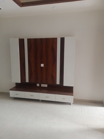 Room in 3 BHK Builder Floor at BPTP District, Sector 81 – for Sale