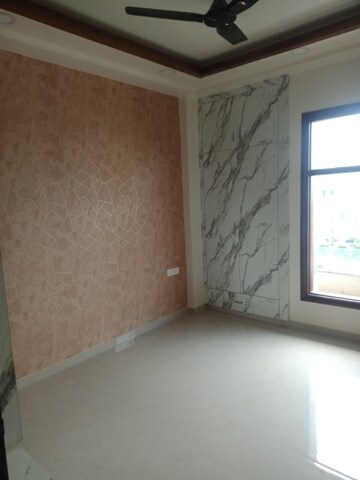 Room in 3 BHK Builder Floor at BPTP District, Sector 81 – for Sale