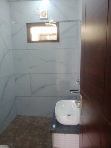 Bathroom in 3 BHK Builder Floor at BPTP District, Sector 81 – for Sale