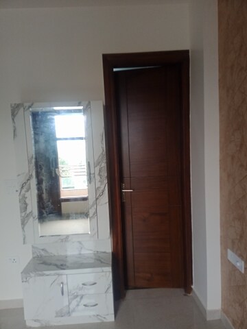 Room in 3 BHK Builder Floor at BPTP District, Sector 81 – for Sale