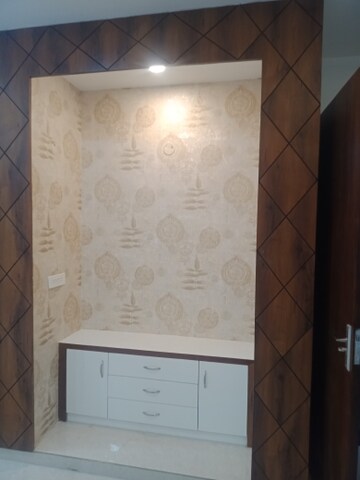 Bathroom in 3 BHK Builder Floor at BPTP District, Sector 81 – for Sale