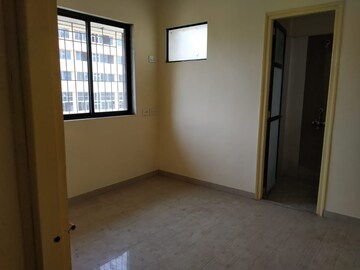 Room in 1 BHK Apartment at Raunak Unnathi Woods Phase 4 And 5, Ghodbunder Road – for Sale