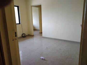 Room in 1 BHK Apartment at Raunak Unnathi Woods Phase 4 And 5, Ghodbunder Road – for Sale