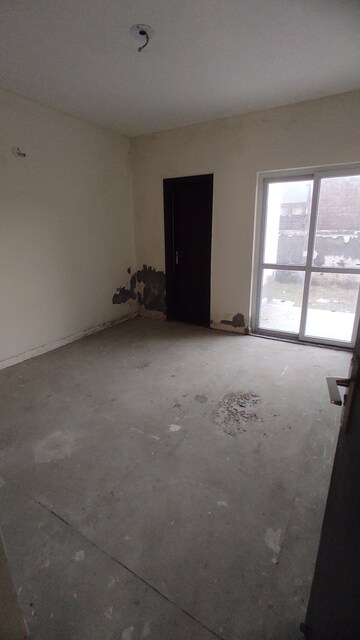 Furnished Amenities in 4 BHK Builder Floor at BPTP Park Elite Floor II, Sector 75 – for Sale