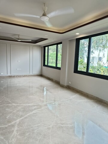 Room in 3 BHK Builder Floor at Panchsheel Enclave – for Sale