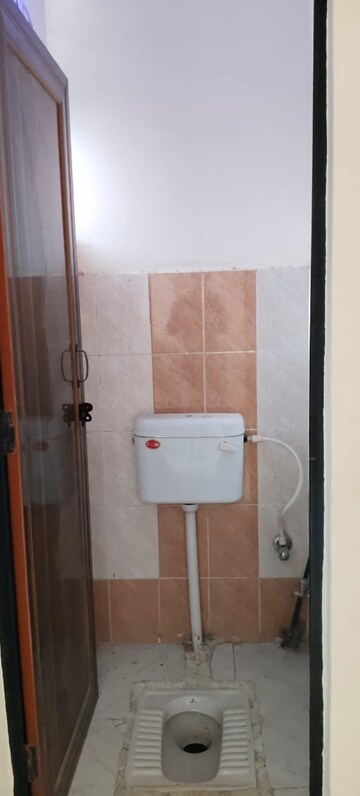 Bathroom in 1 BHK Apartment at Sector 10 Greater Noida – for Rent