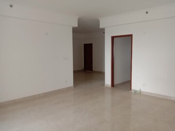 Room in 2 BHK Apartment at Indiabulls Centrum Park, Sector 103 – for Sale