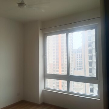 Room in 3 BHK Apartment at Indiabulls Centrum Park, Sector 103 – for Sale