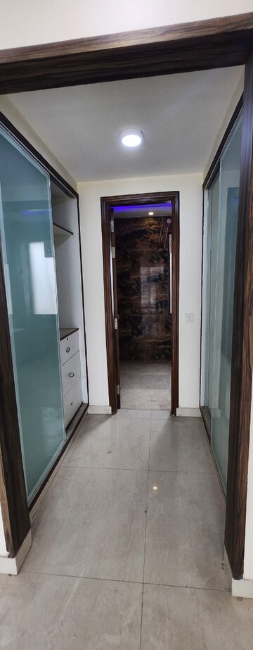 Building Lobby in 4 BHK Builder Floor at Green Fields Colony – for Sale
