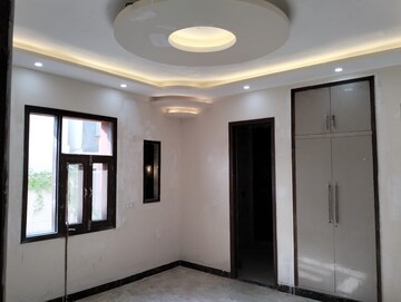 Building Lobby in 4 BHK Builder Floor at Green Fields Colony – for Sale