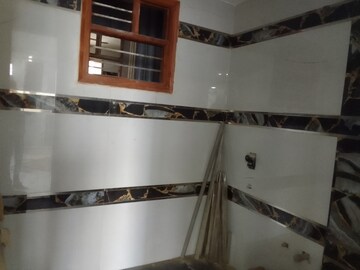 Furnished Amenities in 4 BHK Builder Floor at Green Fields Colony – for Sale