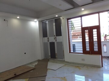 Room in 4 BHK Builder Floor at Green Fields Colony – for Sale