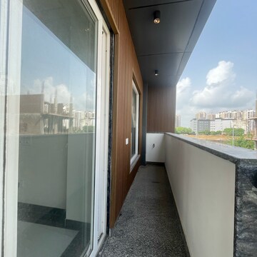Building Lobby in 3 BHK Builder Floor at BPTP Amstoria Country Floor , Sector 102 – for Sale