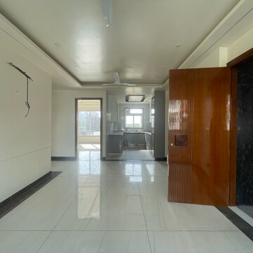 Kitchen in 3 BHK Builder Floor at BPTP Amstoria Country Floor , Sector 102 – for Sale