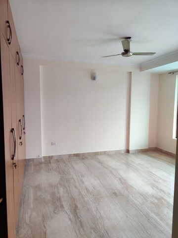 Room in 3 BHK Builder Floor at Sector 38 – for Sale