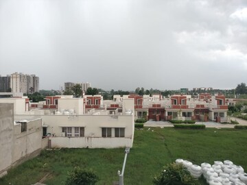  Plot For Sale in Sector 16