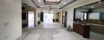 Parking in 4 BHK Builder Floor at Green Fields Colony – for Sale