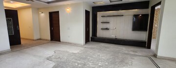 Room in 5 BHK Builder Floor at Green Fields Colony – for Sale