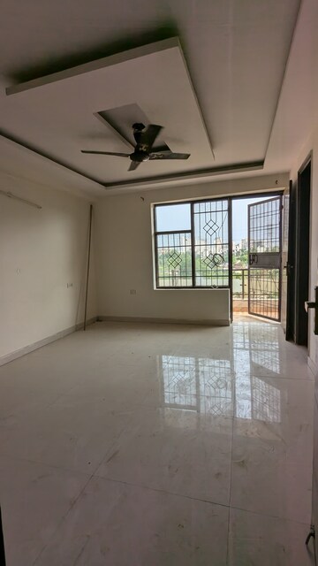 Room in 4 BHK Builder Floor at Green Fields Colony – for Sale