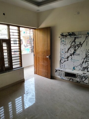 Room in 5 BHK Builder Floor at Green Fields Colony – for Sale