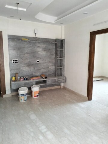 Room in 5 BHK Builder Floor at Green Fields Colony – for Sale
