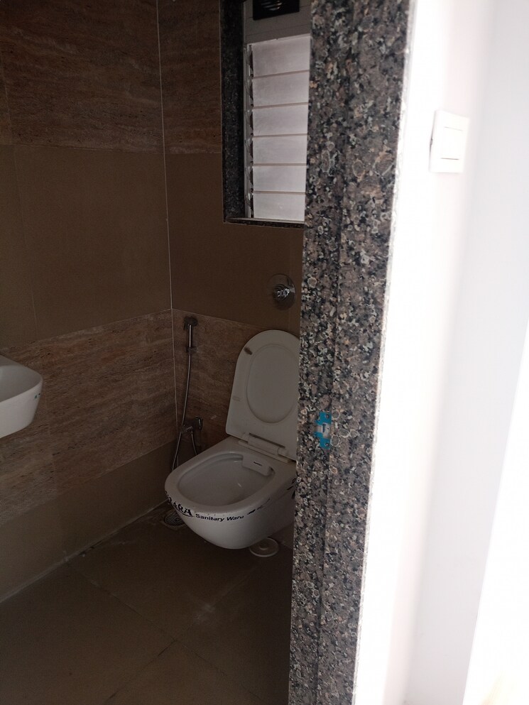 Bathroom, shri-borivali-vardhman-darshan-chsl 2 Bedroom 724 Sq.Ft. Apartment In Borivali West Mumbai 7568591