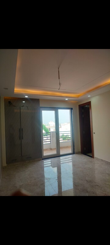 Room in 4 BHK Builder Floor at Sector 31 – for Sale