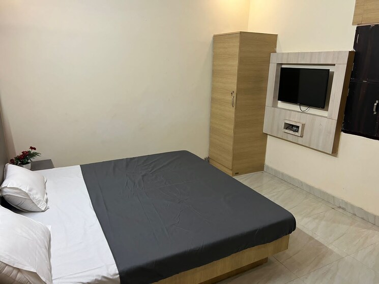 Room, sector 58 Pg For Boys & Girls In Sector 58 7569028