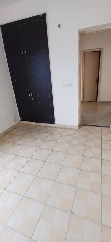 Room in 3 BHK Apartment at BPTP Princess Park, Sector 86 – for Sale