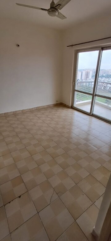 Room in 3 BHK Apartment at BPTP Princess Park, Sector 86 – for Sale
