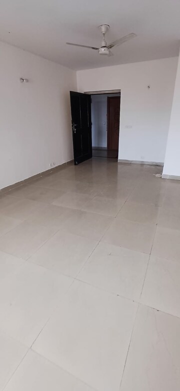 Room in 3 BHK Apartment at BPTP Princess Park, Sector 86 – for Sale